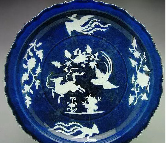 元代的审美是两条线并行：一条是中原文人延续了宋式美学，一条是蒙古贵族还保留着草原