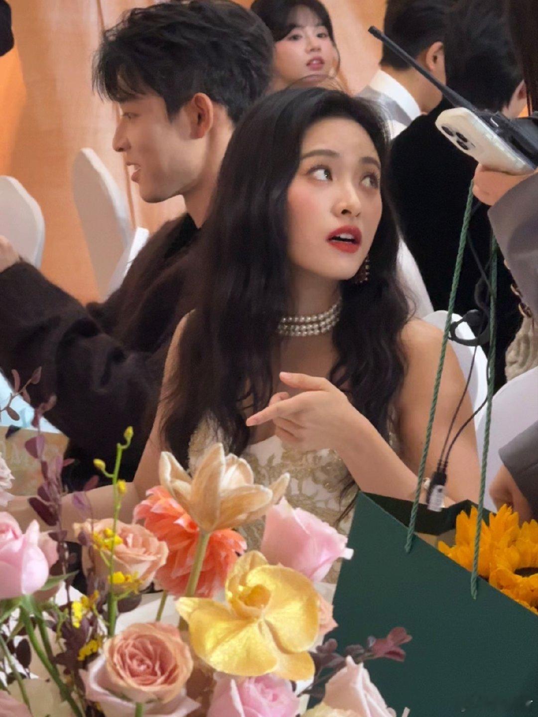 沈月好明媚啊沈月好明媚啊，美成啥了！！简直是公主！笑起来太美了！​​​