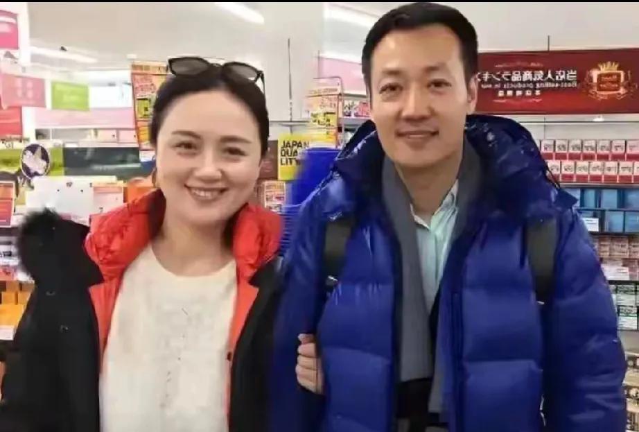 从校服到婚纱，辛柏青和朱媛媛用30年书写了娱乐圈最动人的爱情传奇。13年恋爱长跑