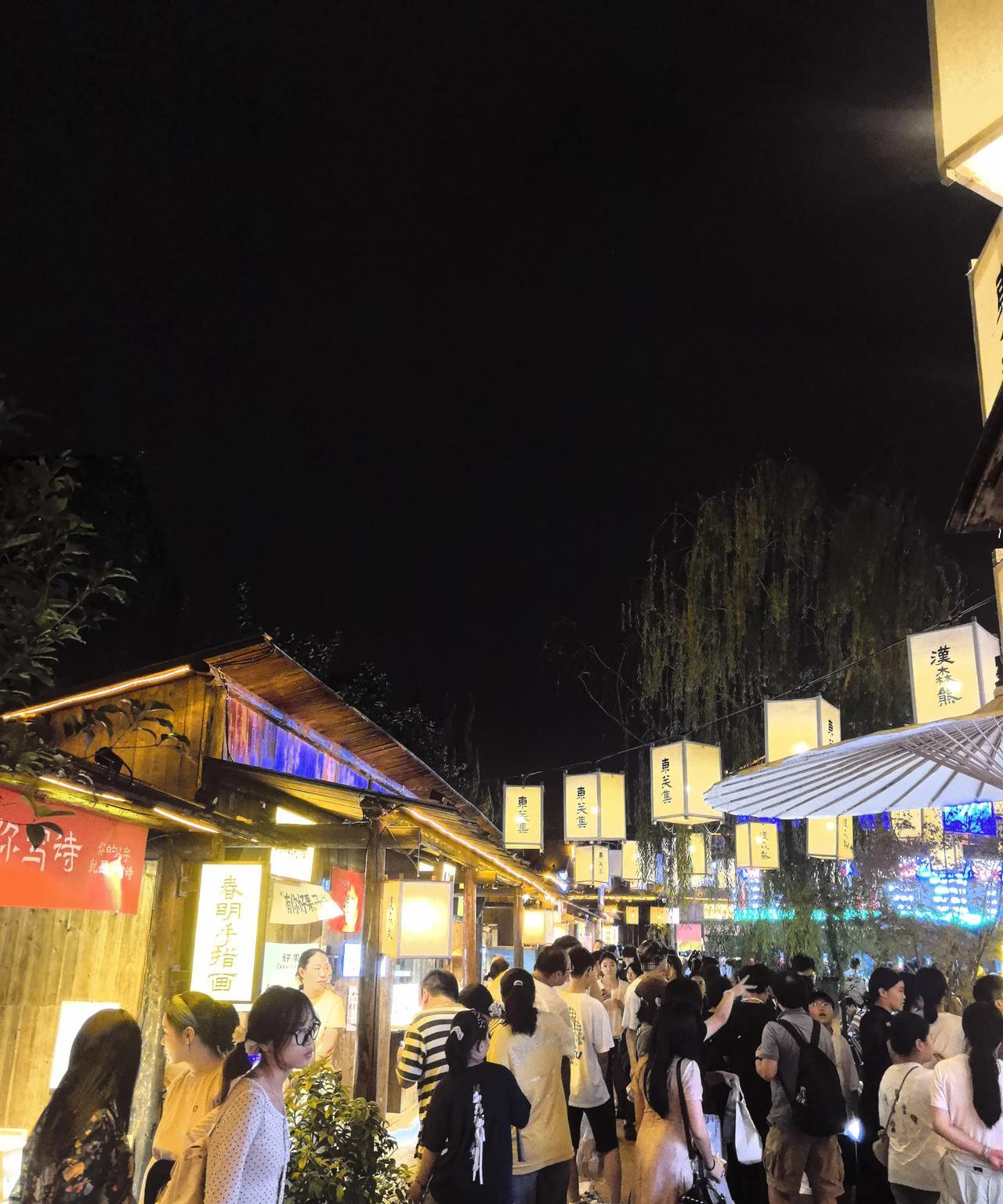 出门在外，还是尽量不要，跟陌生人说话。昨天晚上，我们要从扬州市区回仪征市的酒店