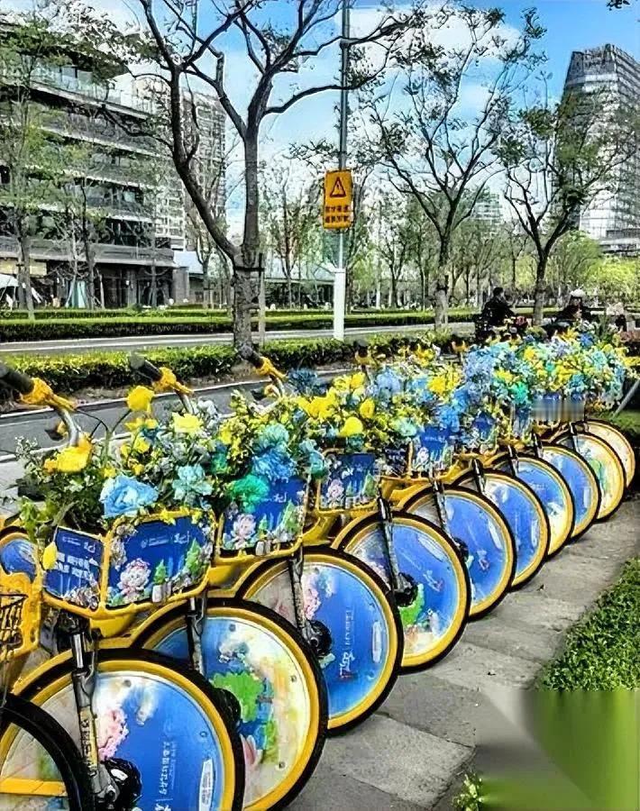 成都这家奶茶店爆火了谁能想到原因居然这么戳心。5岁小女孩商场走丢，跑