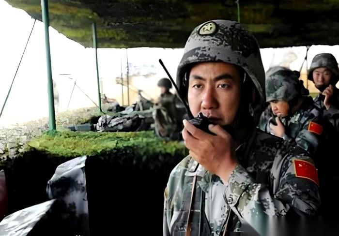 有外媒放话：“一旦开战，中国军队会溃不成军。”理由就一个，戳着我们脊梁骨说：“