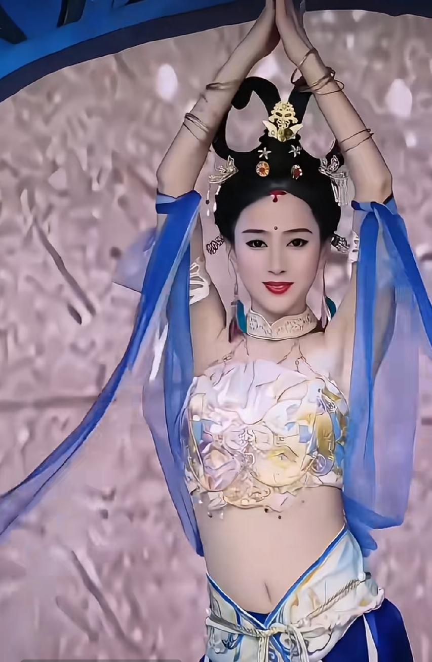 恒大歌舞团美女如云，先不说那些传言，仅就那些舞蹈演员的演技而言，可以说是美妙绝伦