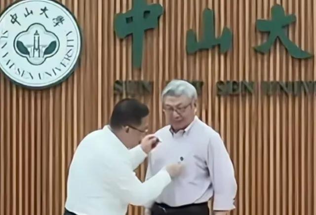 北大数学家张益唐想通了，回国到中山大学任教。他可是在老美的赛百味端了七年的盘子，