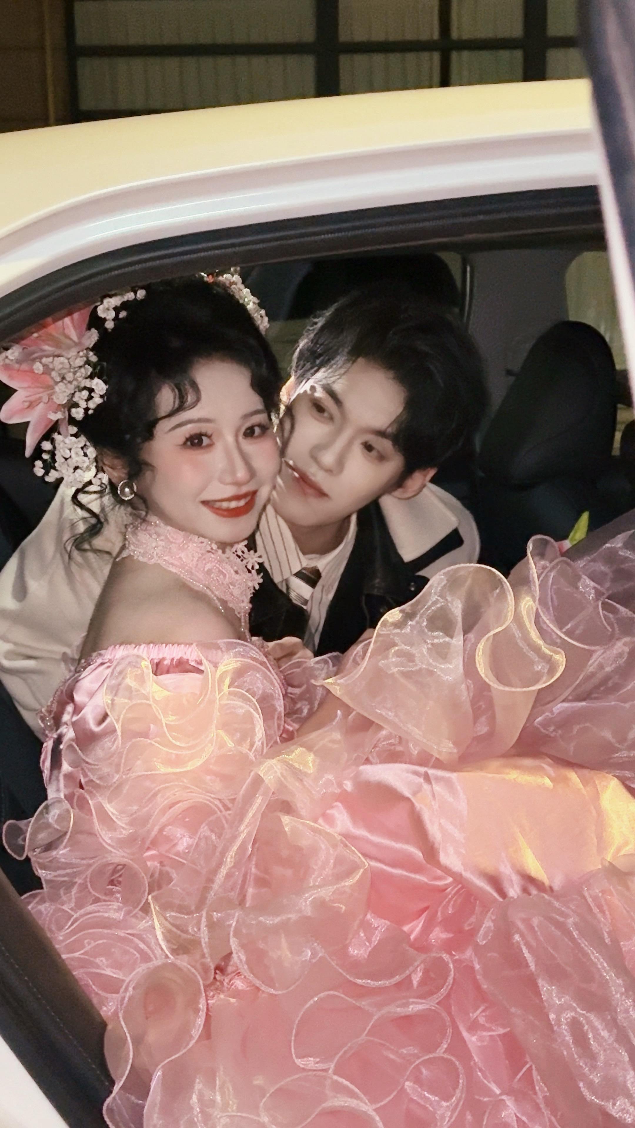 婚纱照的手机花絮，惊呆了妈妈和外婆。