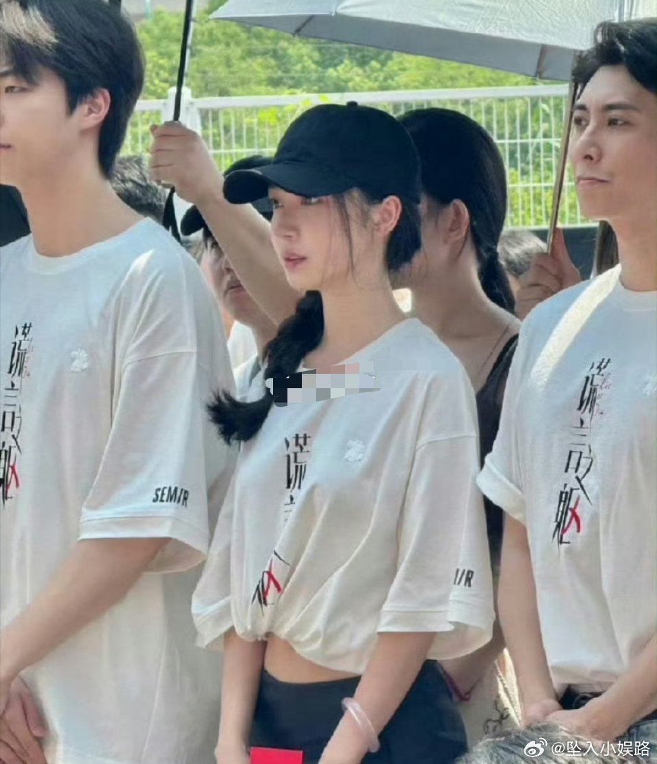 感觉易梦玲很想进娱乐圈现在已经进组了