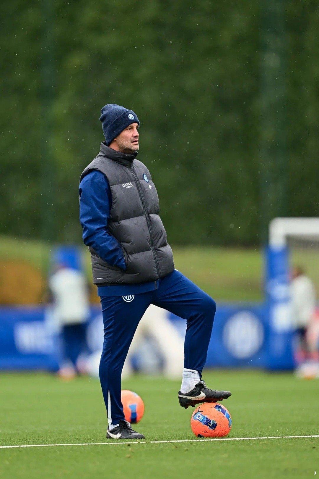 SKY目前的首发预测如下SommerAkanji,deVrj,Baston