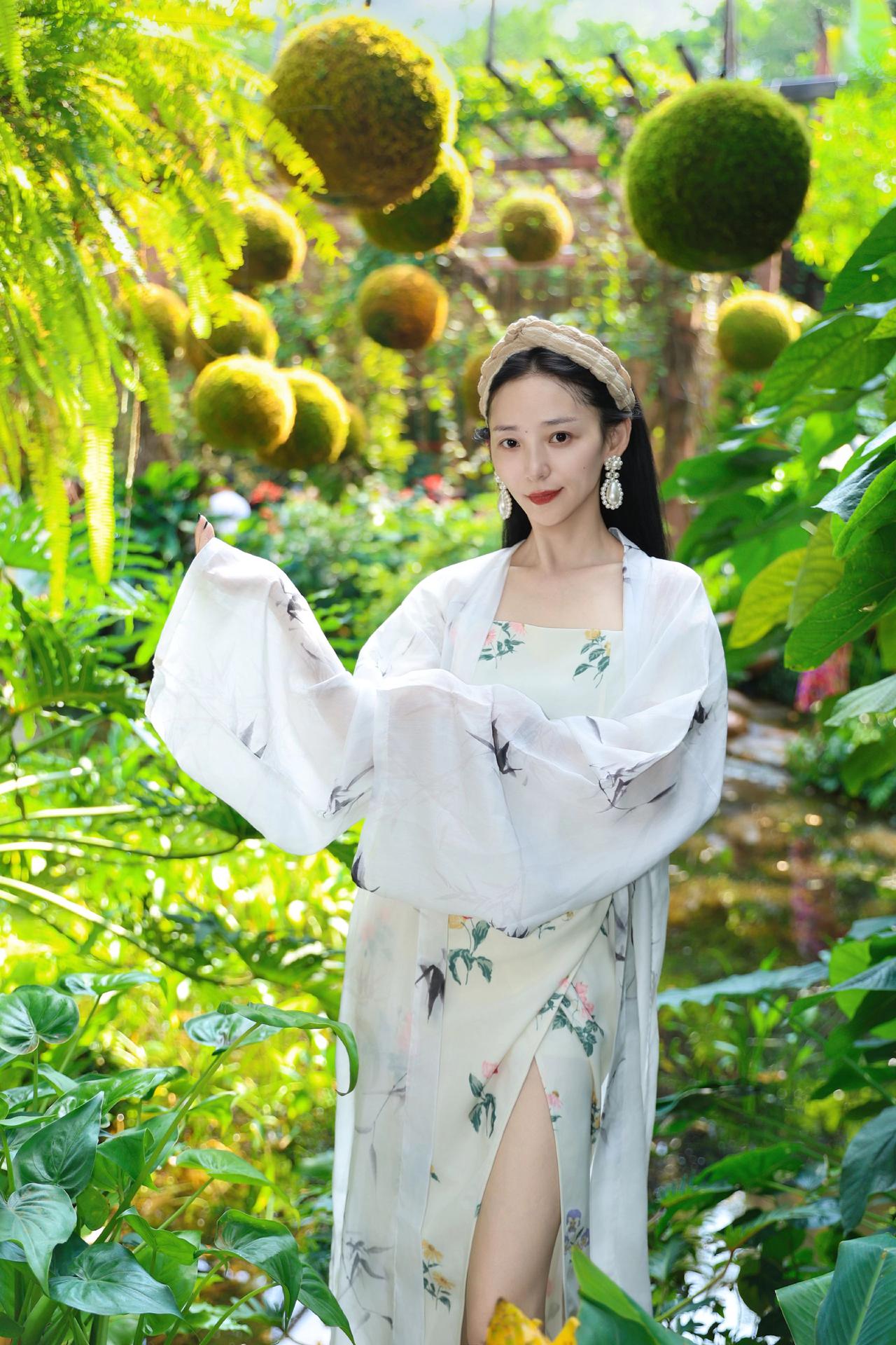 华为M90pm巨炮VS佳能R6！前四张是在青秀山K嫂请的摄影师（10元一张）后四