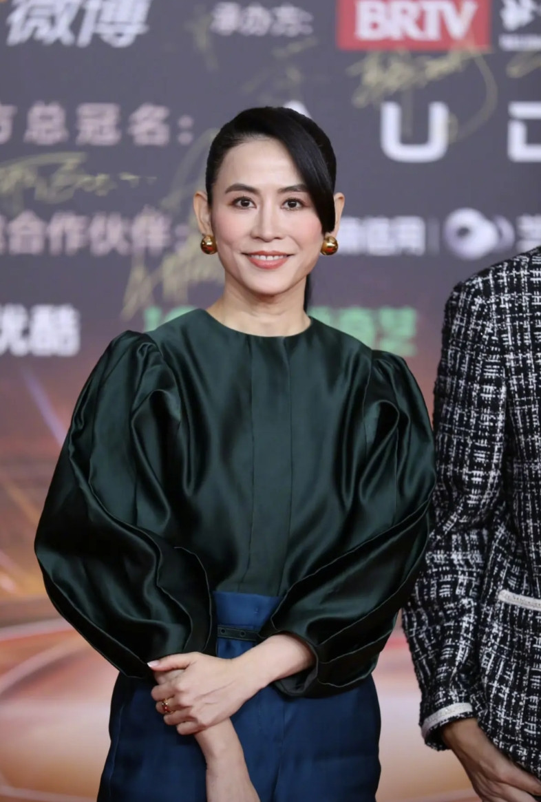 香港演员抗老真是名不虚传！不信？看看出席微博视界大会的宣萱就知道了！这皮