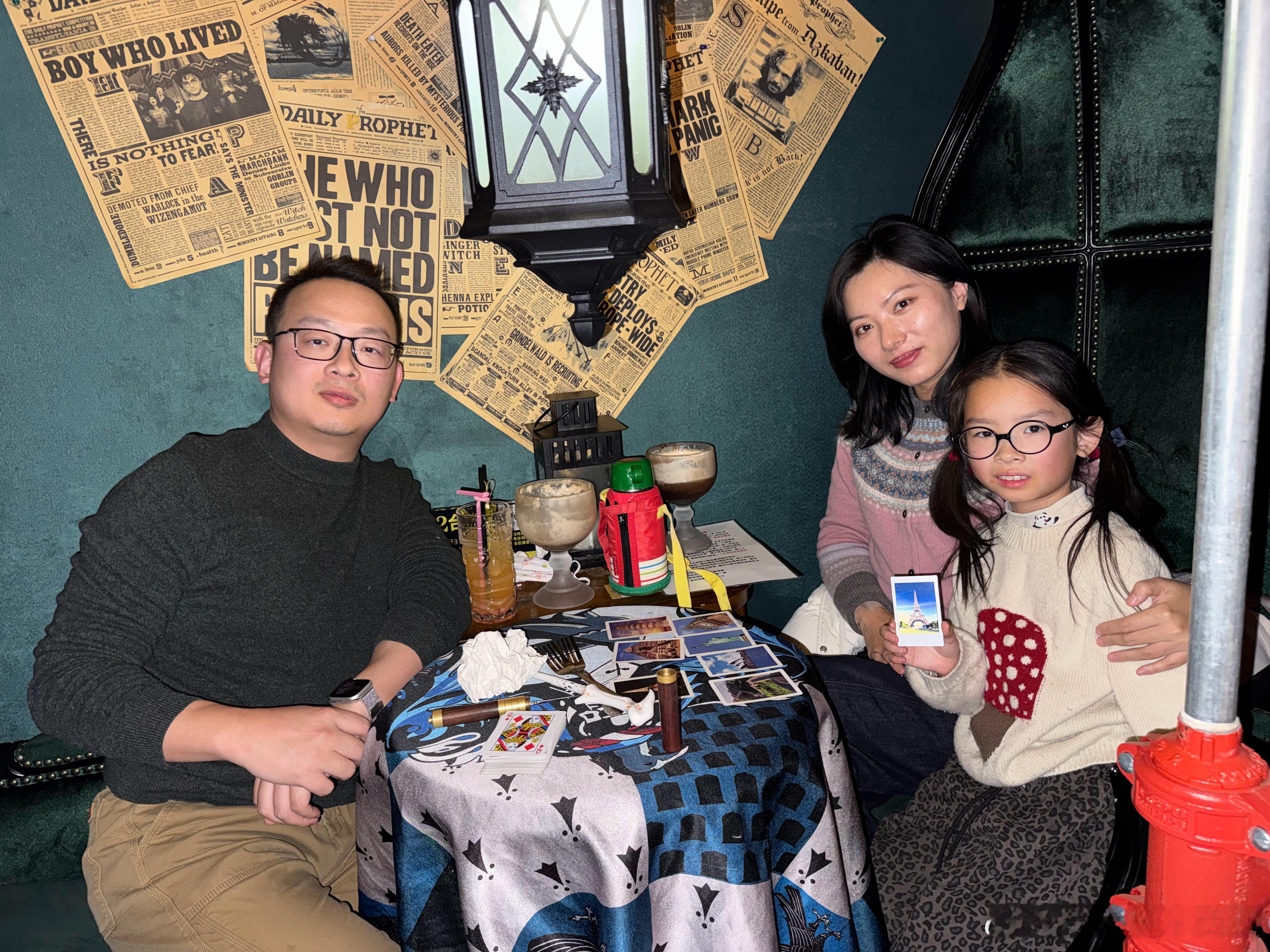 魔术表演结束了🎩魔术师给我们表演了好几个节目其中这个我最震惊魔术师先让安安认