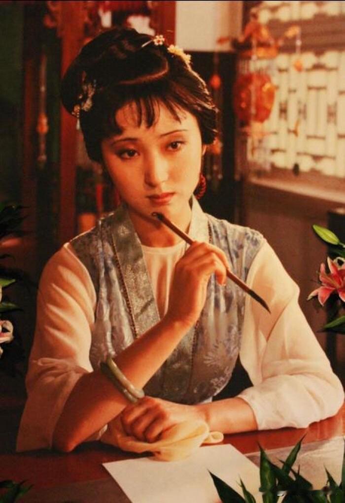 弘一法师曾说：“等你熬到心中无爱，无恨，无他人的时候，你就重生了。过程虽然很痛苦