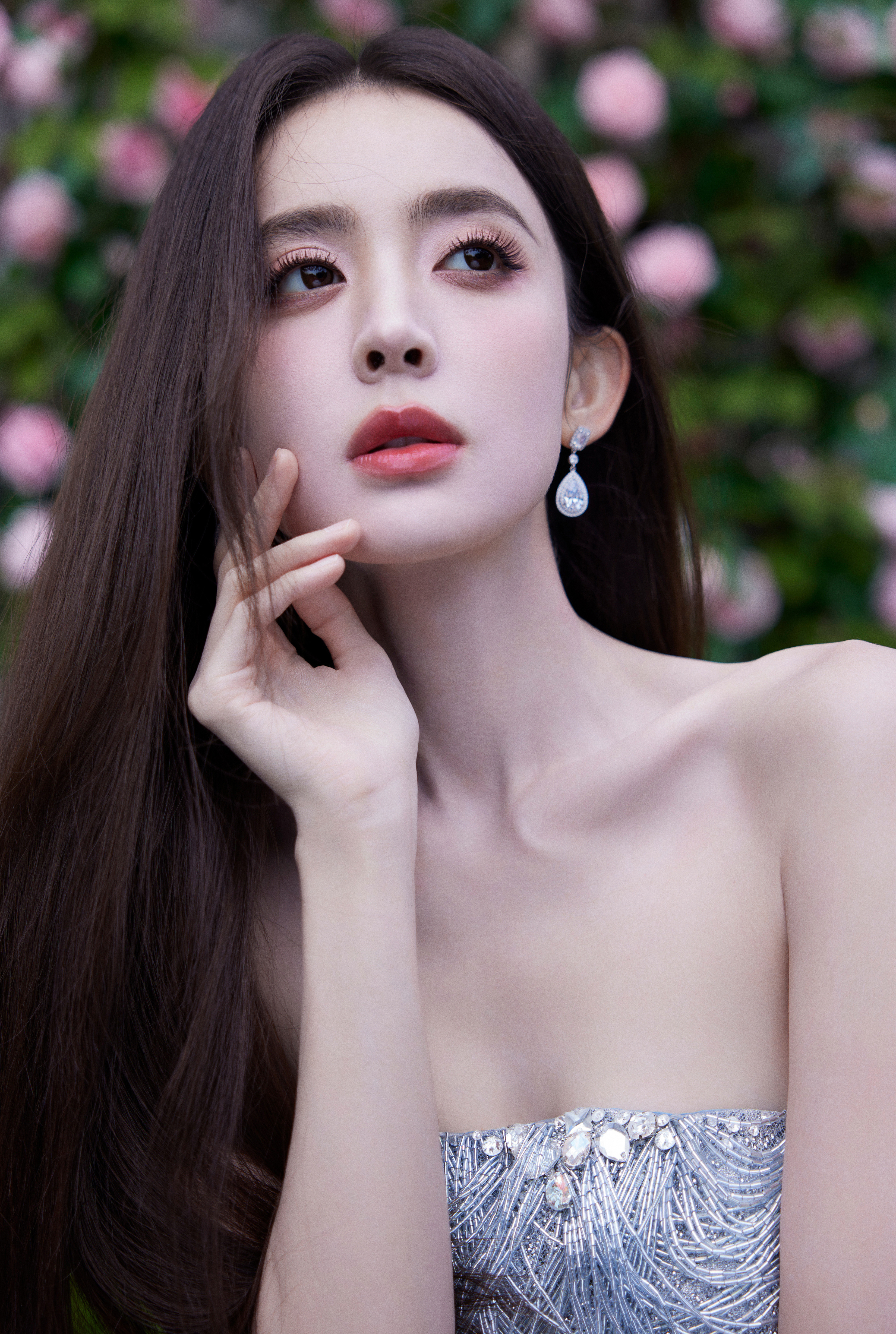 古力娜扎：流光裙摆，清冷入梦​​​