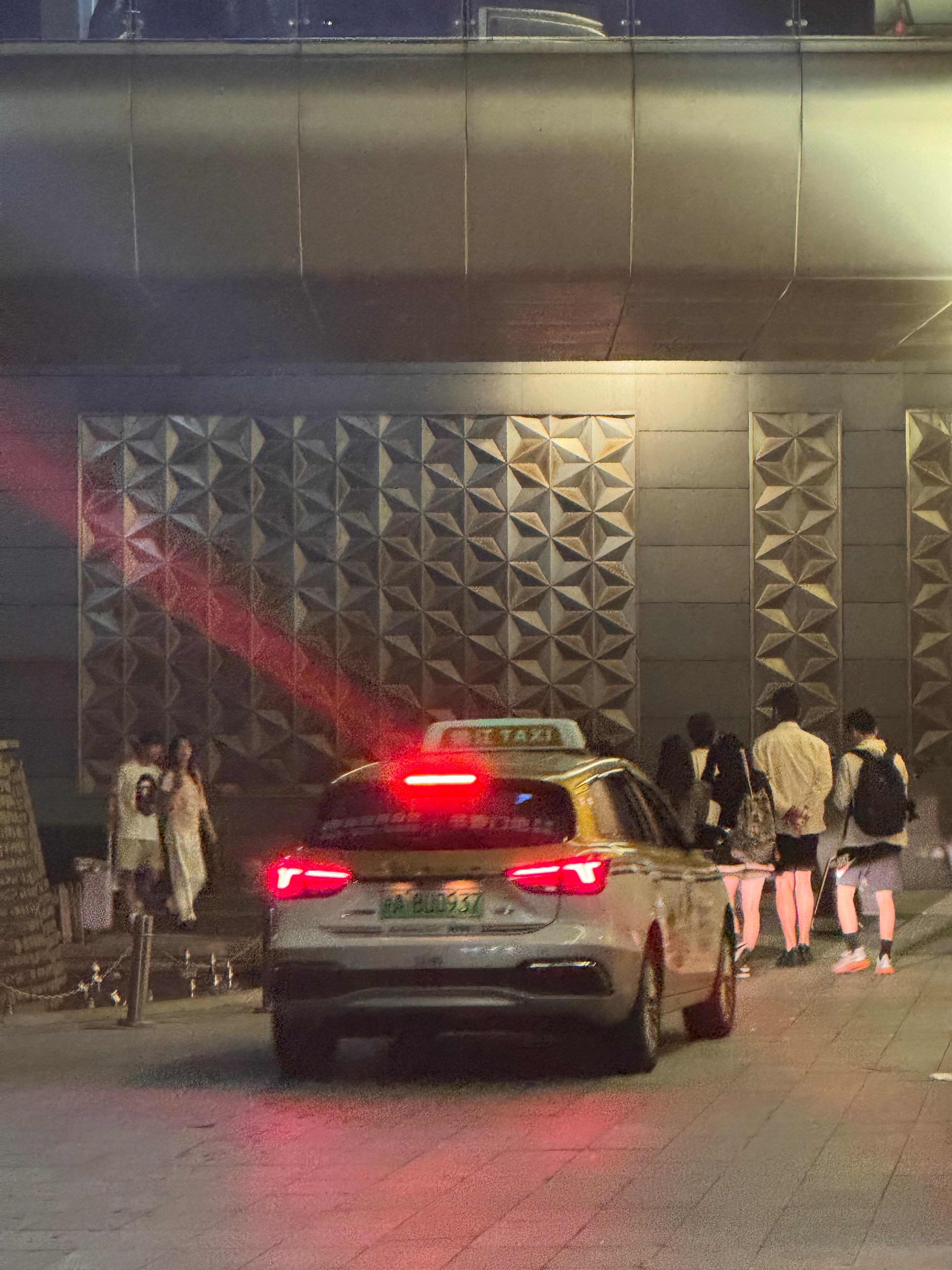沪ABU0937这为出租车司机，我TM祝你每天机场单都是2km，每次都能遇到像我