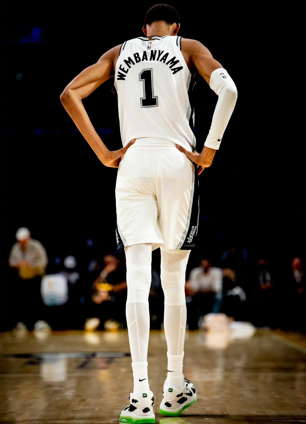 两次拯救球队，文班真巨星！NBA杯西部决赛马刺VS雷霆；文班亚马复出让本场比赛