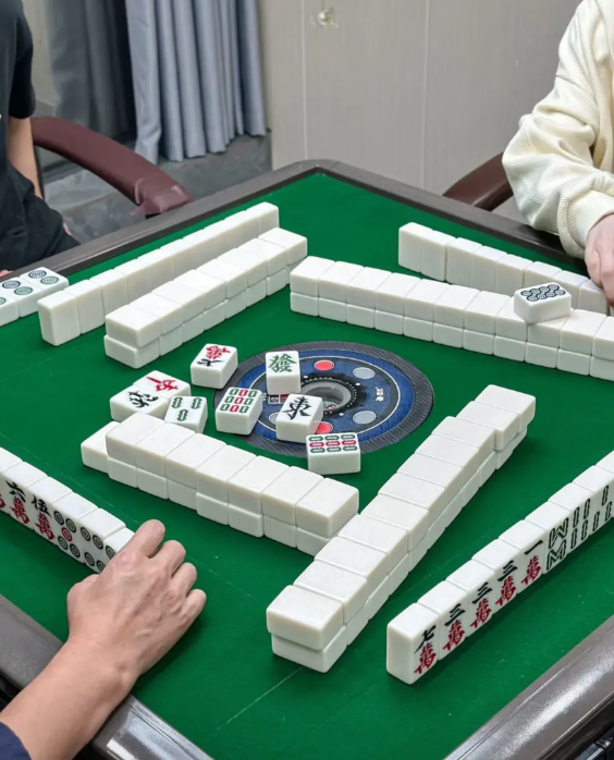 我打麻将输了16万，老公打了我几巴掌，我回娘家什么也没说，住了6个月。这段时