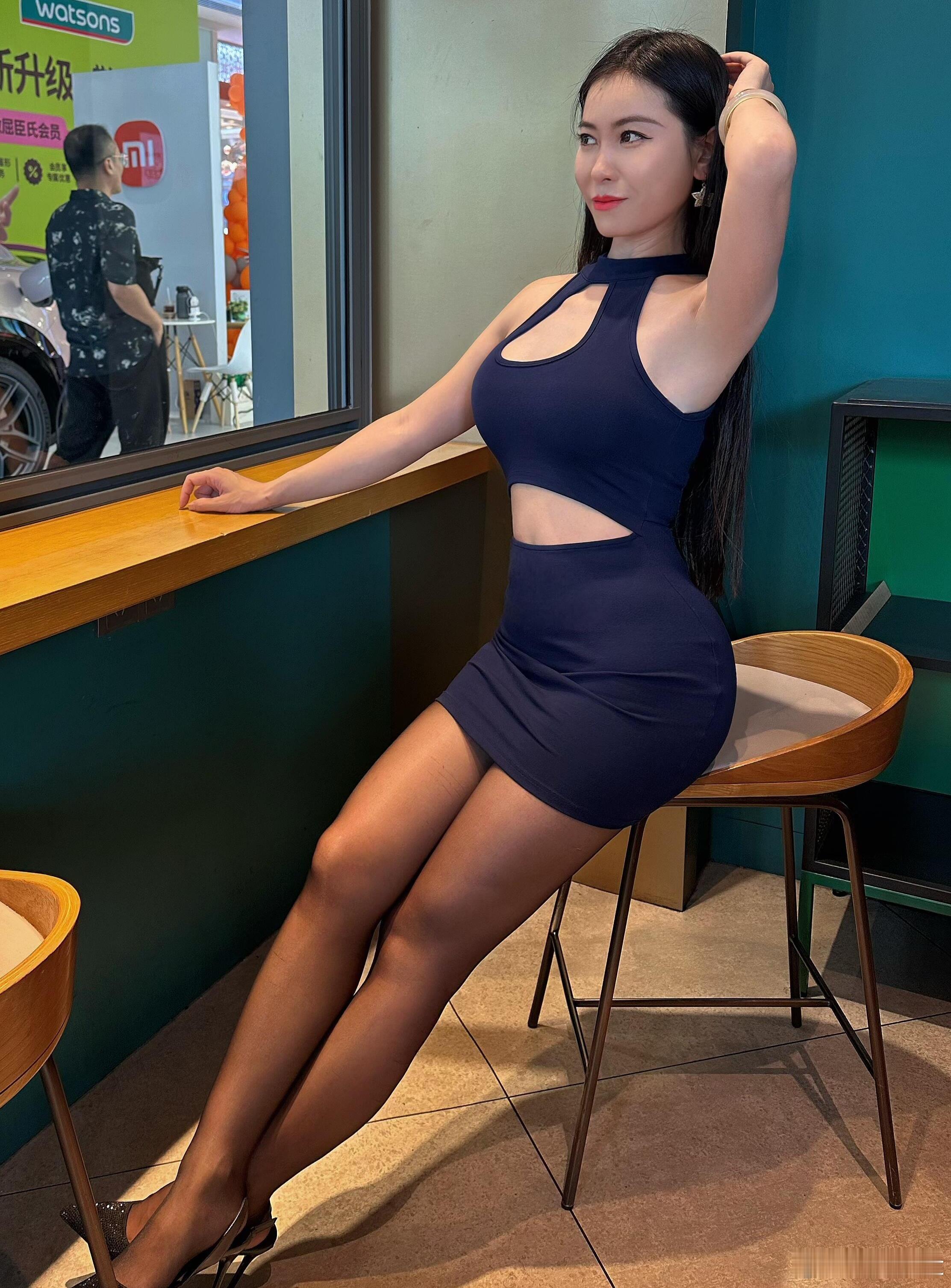 黑丝丰腴小阿姨​​​