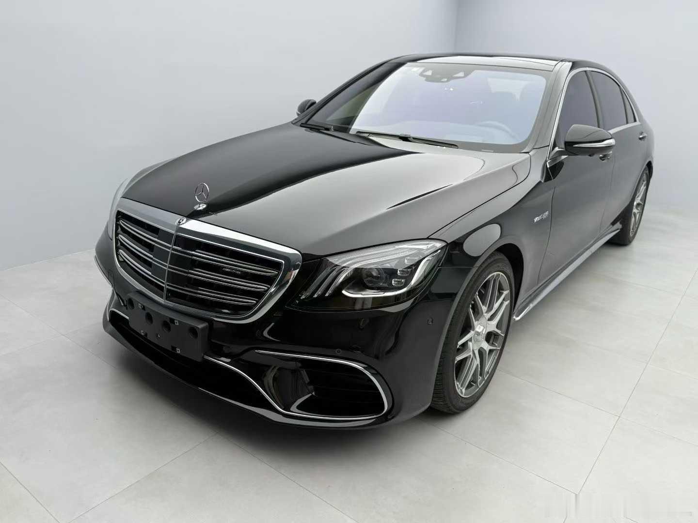 奔驰AMGS63L新款4.0T，19年05月落户、1.4万公里，黑车黑内，车