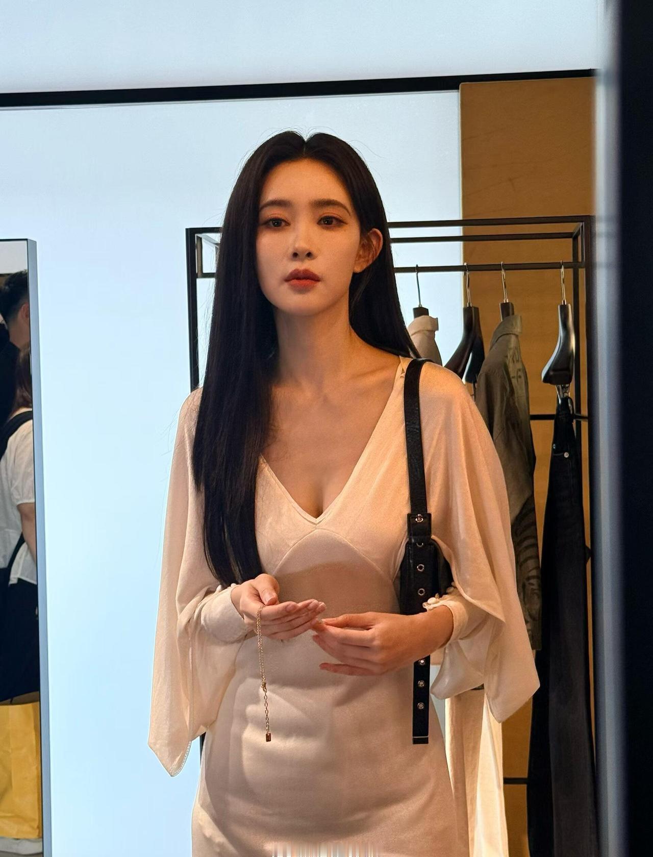 孟子义优雅与性感的碰撞​​​