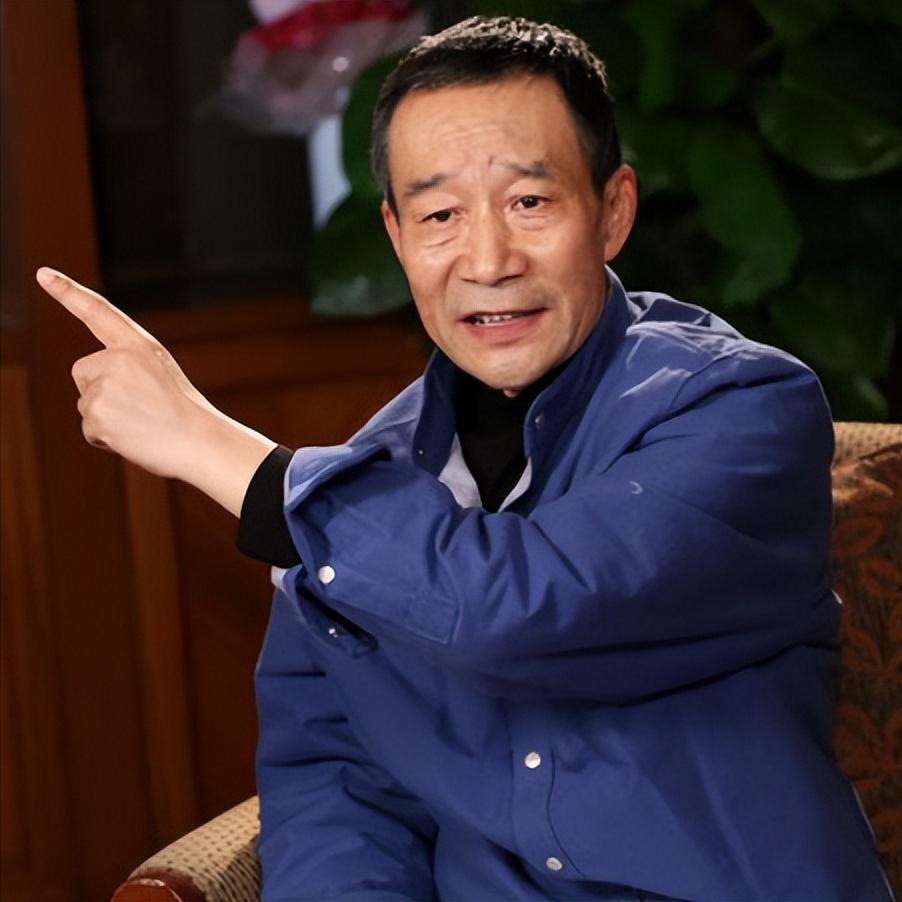 主持人，易立竞，采访演员李雪健，说，白玉兰奖，提名没有您，可是发了一个特殊奖给您