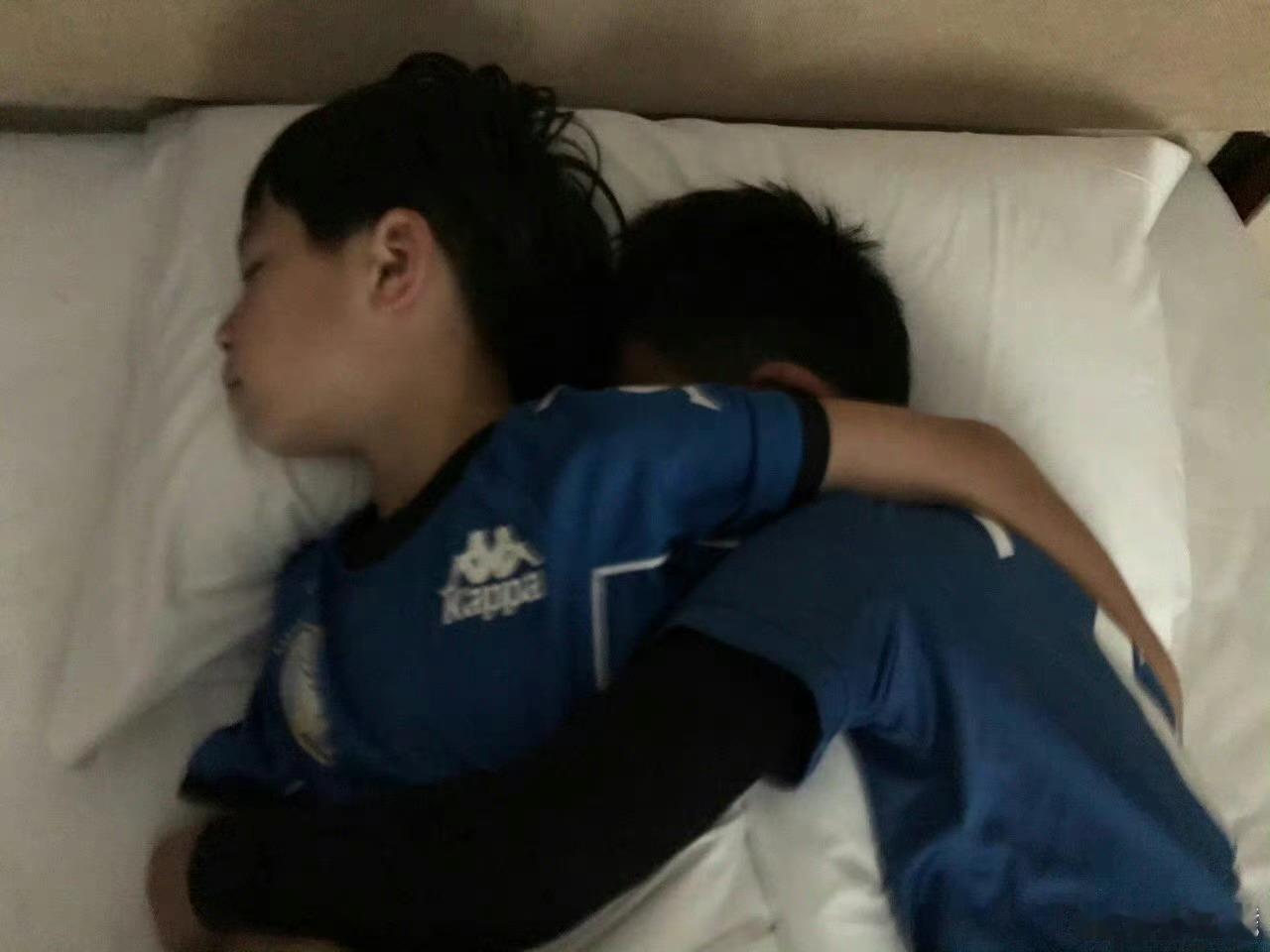 8岁相遇在北京中国足球小将，8年后万项：湖北星辉+湖北队编制+免费出国留洋+U