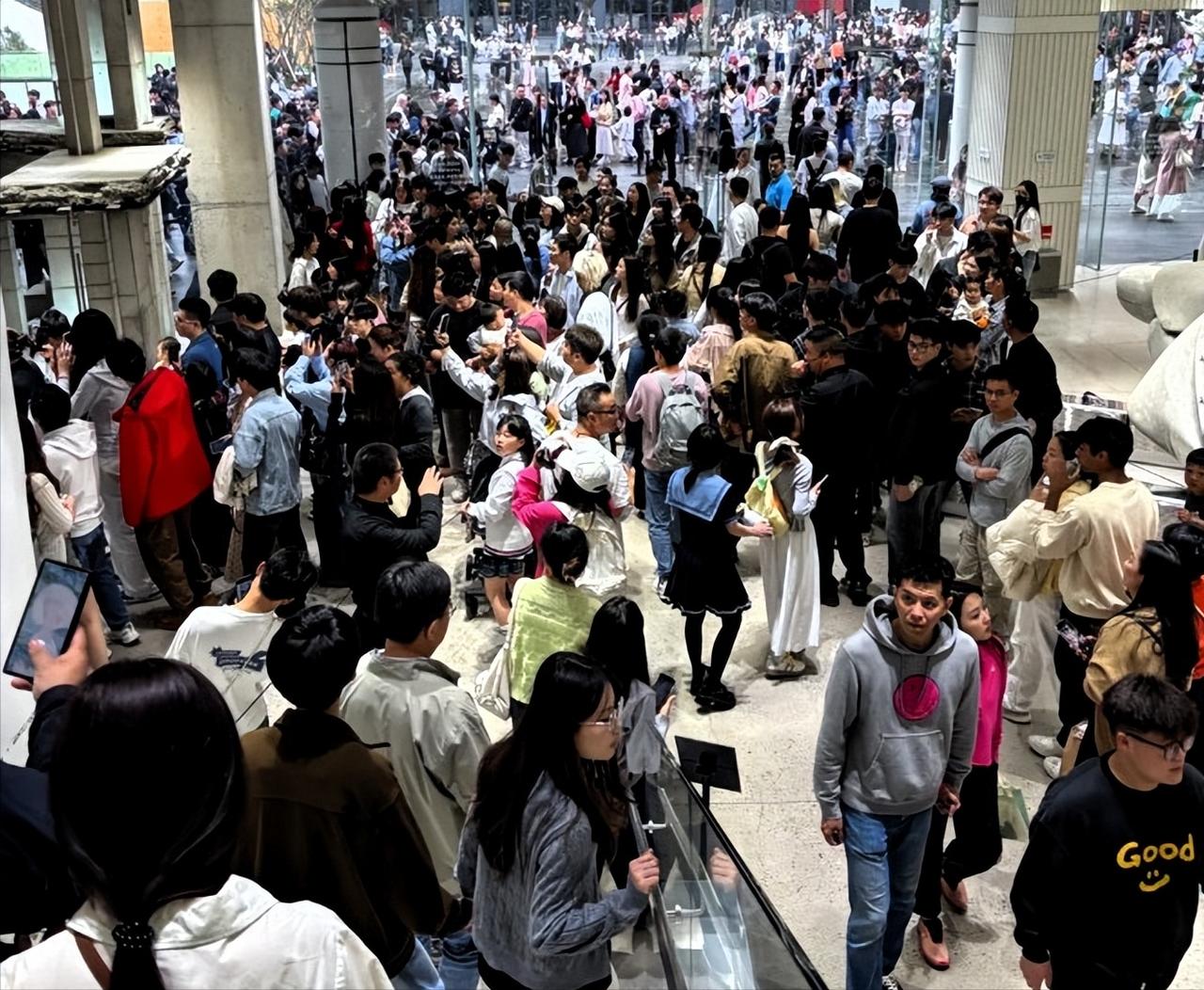 你会买几千的羽绒服吗？三年前，10个朋友中有8个都可以接受。但现在，10个朋友只