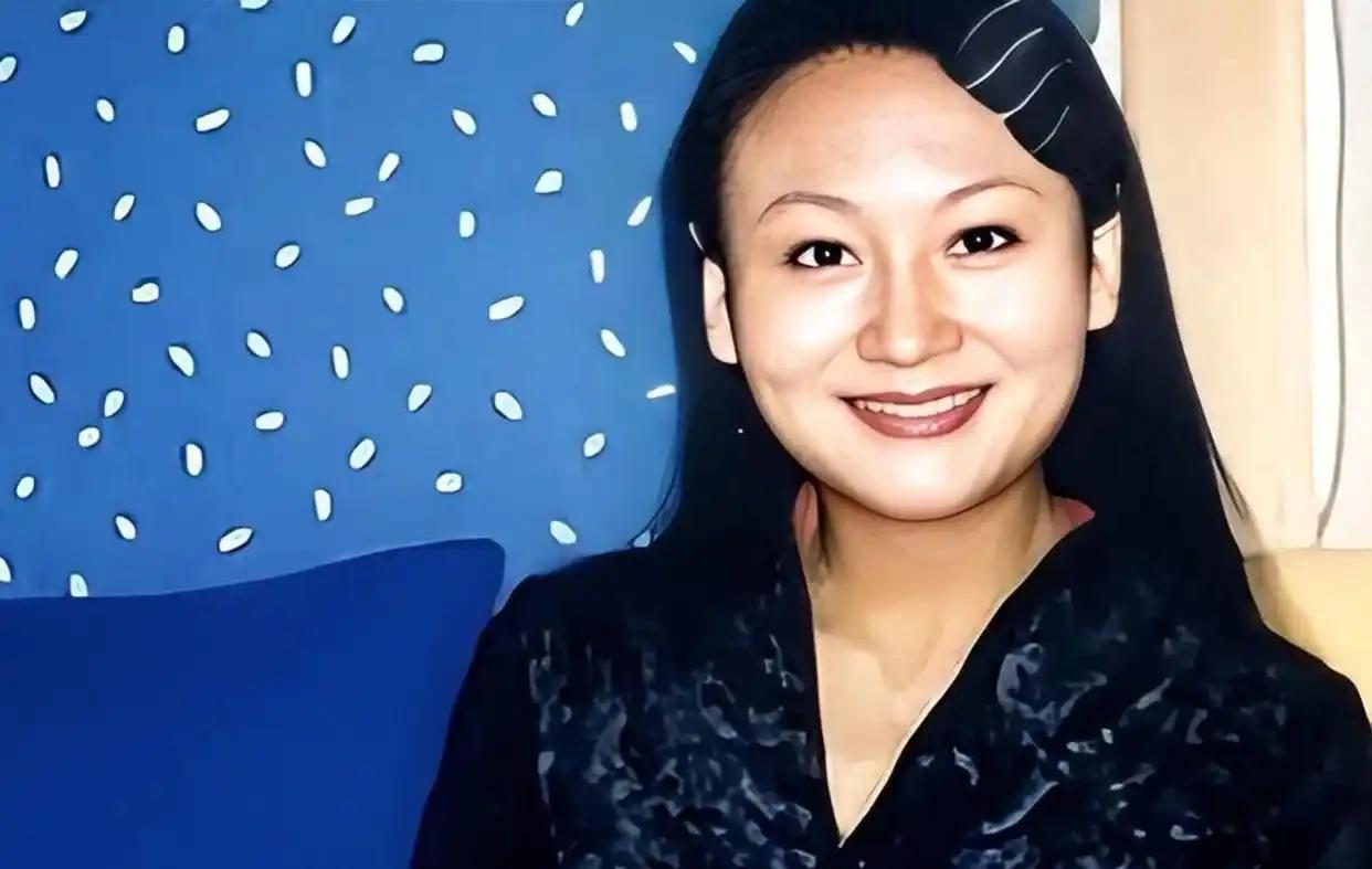 2015年，前央视主持人曹晴辞去工作、远赴海外成婚。婚后遭丈夫屠中恒没收证件，限