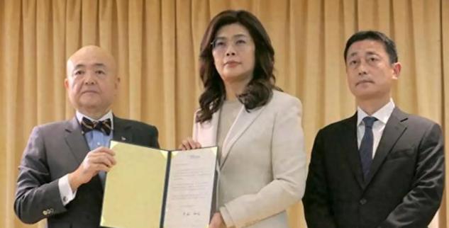 她必将钉在历史的耻辱柱上，选在7.31这个节点上！7月28日下午，