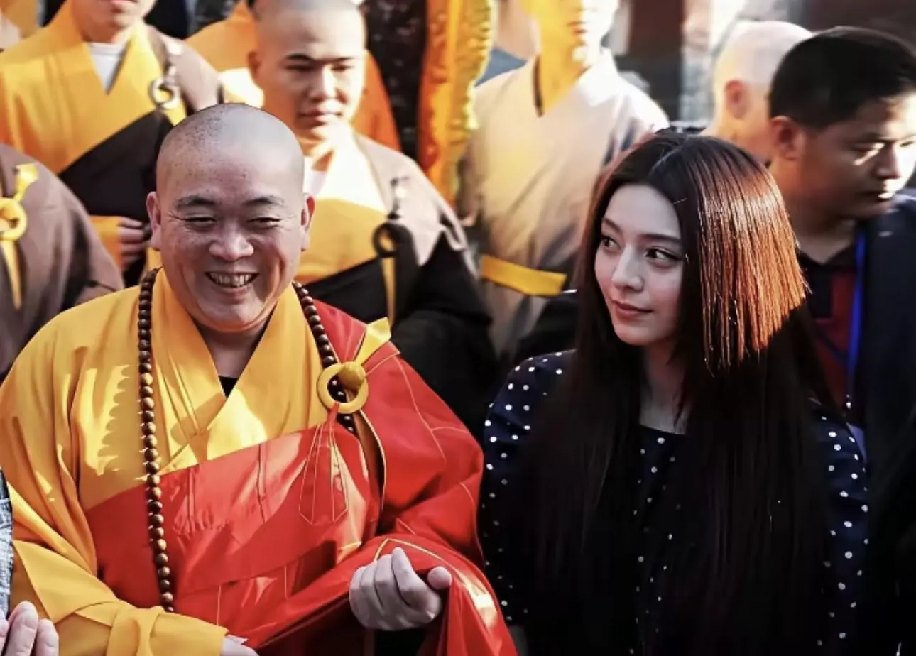 这位女性是谁？好眼熟啊