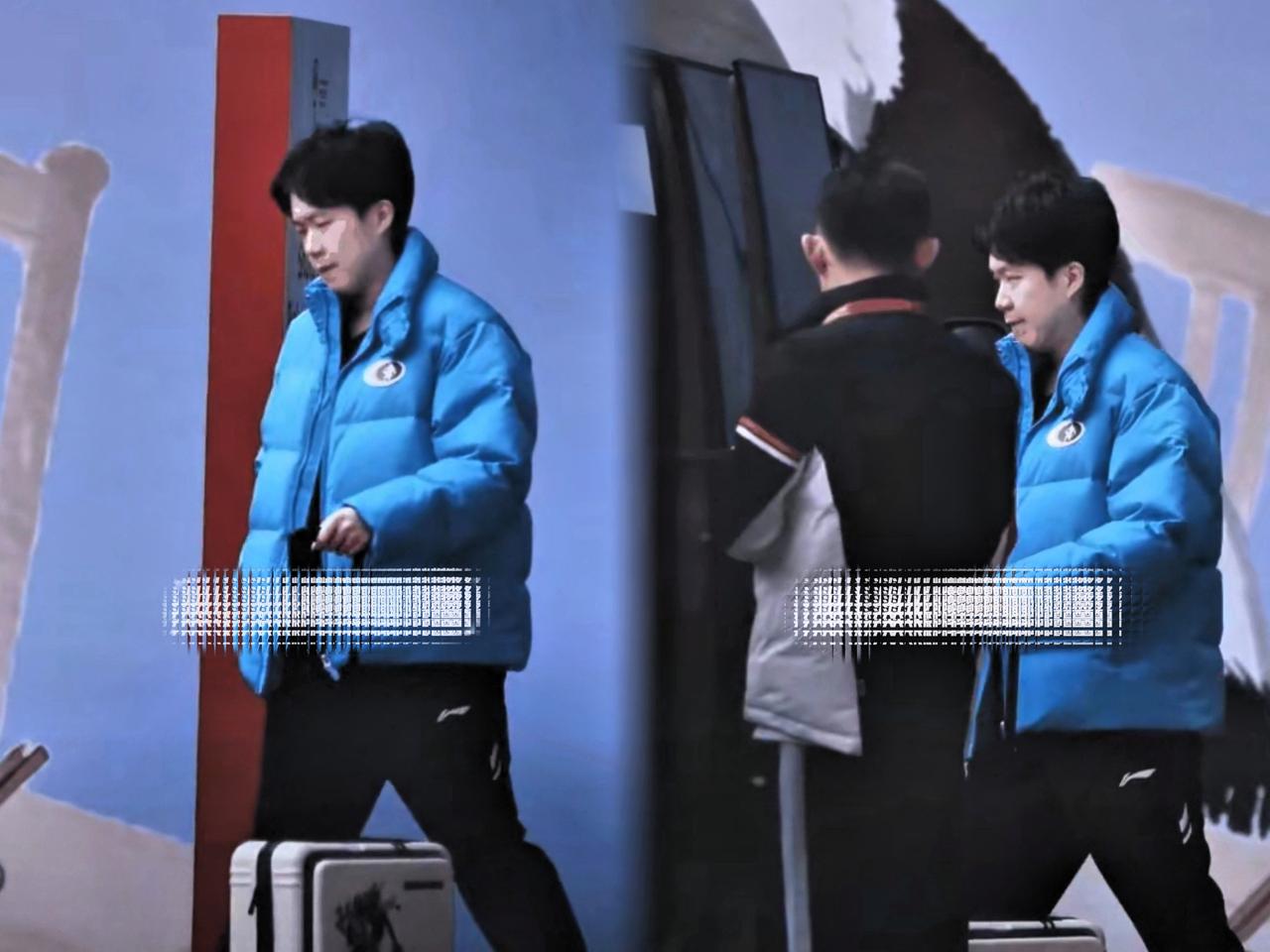 可算看到头哥穿上羽绒服了！上午参加活动是不是冻坏了？这回知道保暖的重要性了