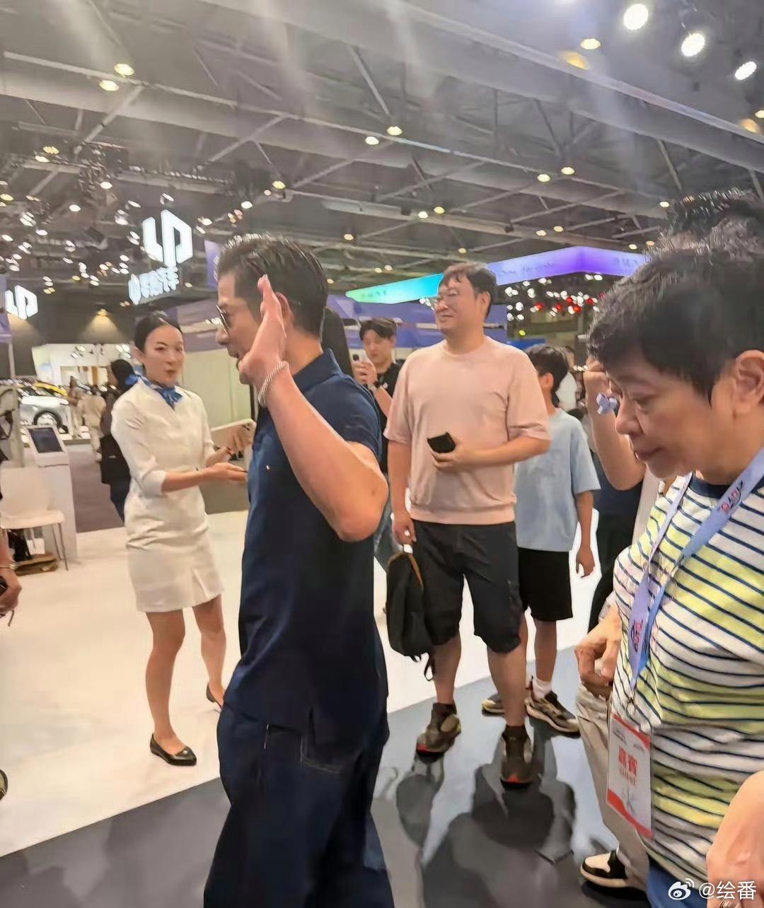 这是郭富城经纪人小美，已经60多岁了，还会让方媛吃醋，本以为是什么明艳大美人没想