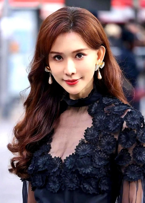 终于弄明白，为什么林志玲嫁到日本后就变得畏畏缩缩了，不是因为她老公黑泽良
