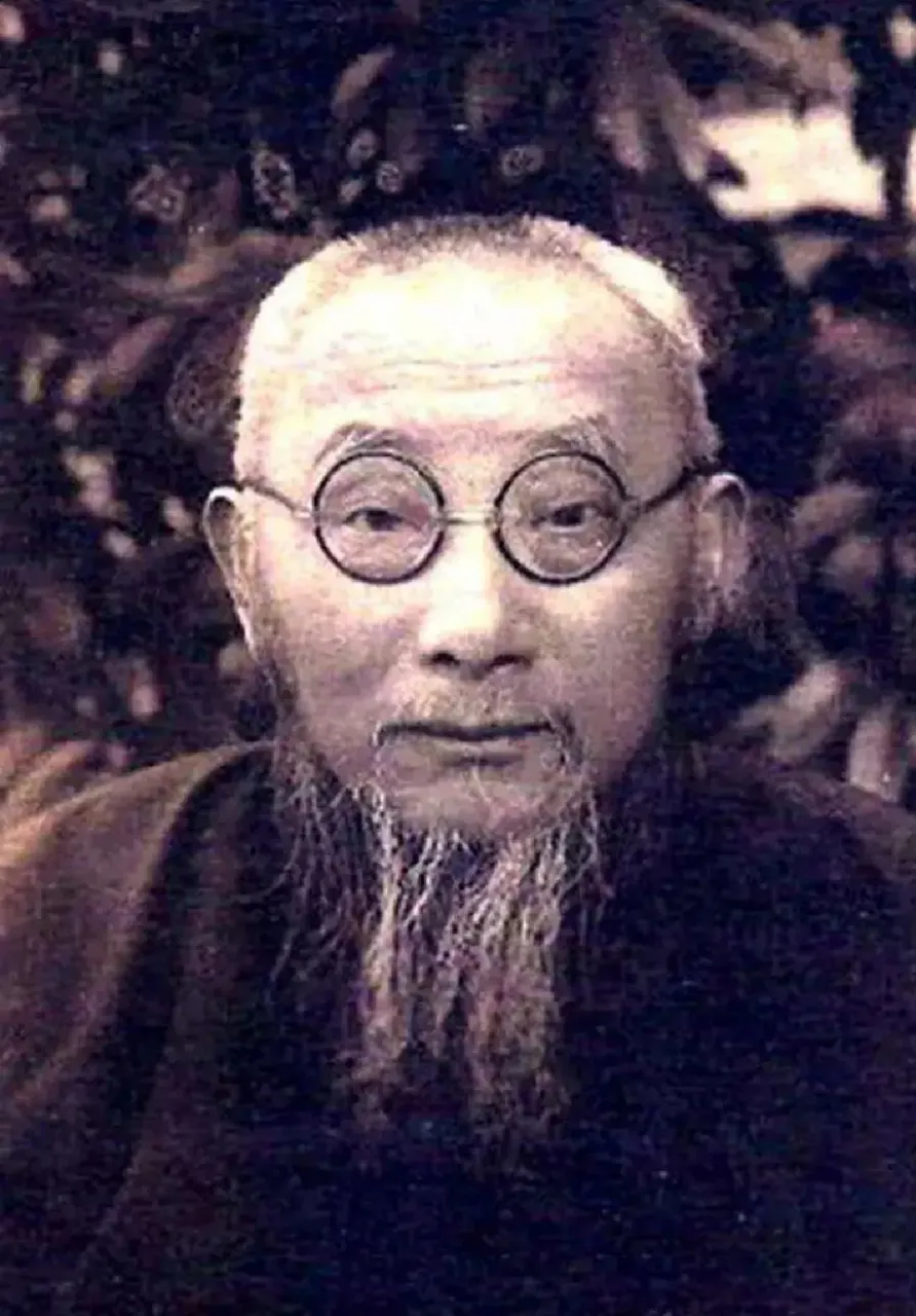 1937年，南京沦陷，一个汉奸却请日本人到家里吃饭，正吃着，汉奸忽然听到一阵求救