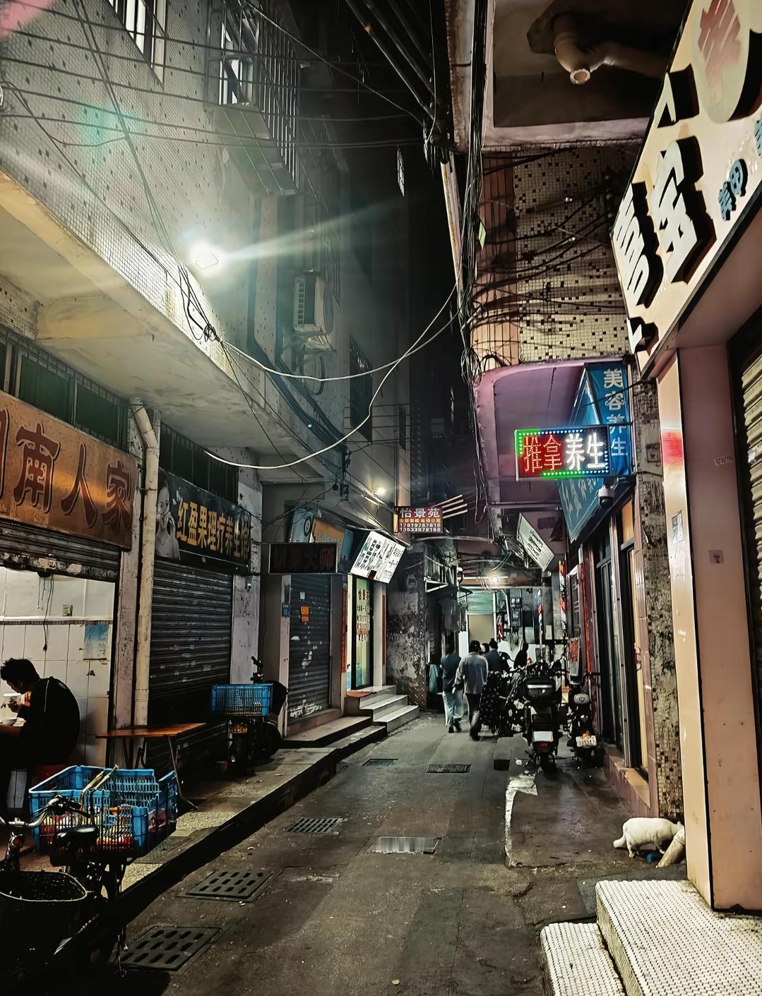 在广州月薪5000，房租水电扣完，我连外卖都不敢点来广州3年，月薪还是500