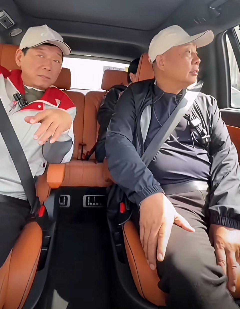 长城汽车老板魏建军指了指车窗外的那些空地说：“现在这些地价格很低，因为没人买，房