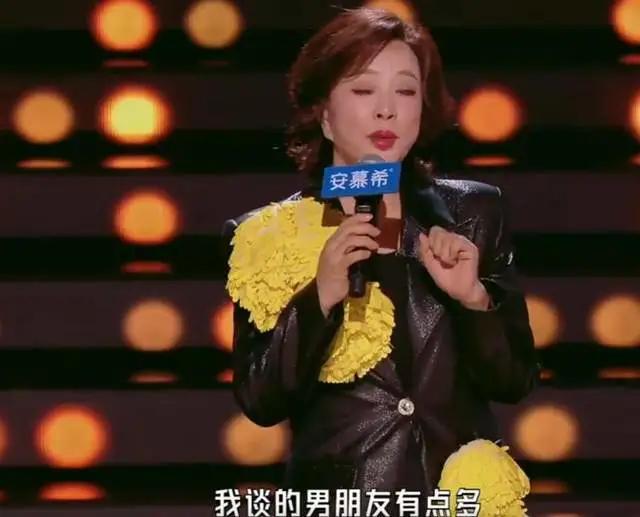 “我谈点恋爱怎么了，又不是同时谈的。”75岁刘晓庆这句话，直接把我看愣了。不