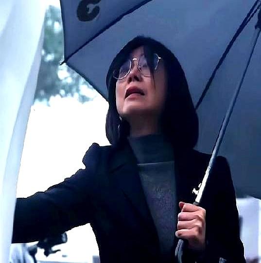 台北地院刚判汪小菲补齐480万台币抚养费并支付利息,热搜瞬间拉满,弹幕刷着“姐姐