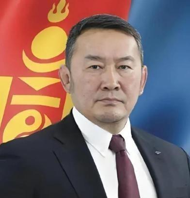 蒙古国爆发耐人寻味的抗议风波，示威民众直接拦堵运送铜矿去往中国的货运卡车，值得留
