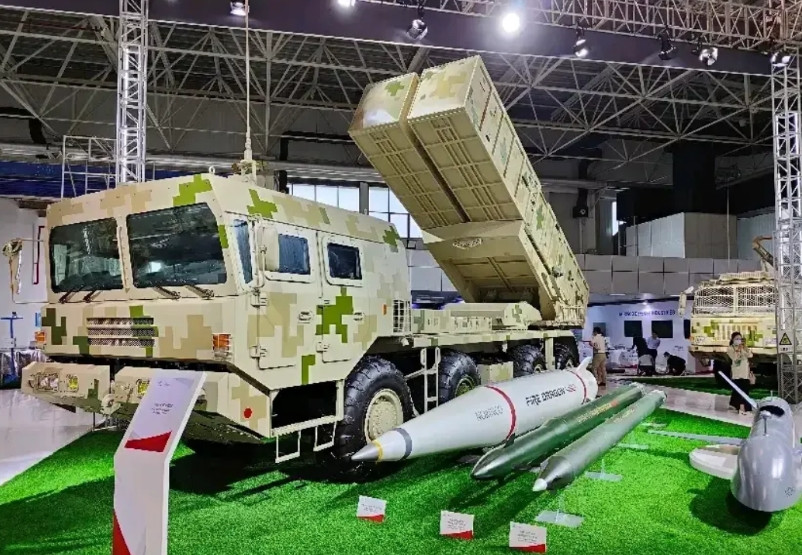 六发齐射，中国远火火龙480火箭弹，射程500公里，口径750MM，战斗部重48
