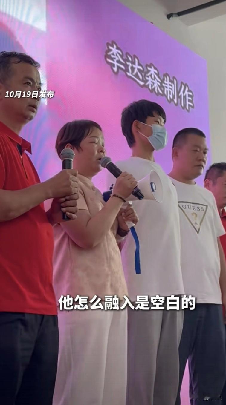 叶锐聪这个18岁小孩儿做梦幻觉都没想过他不是亲生的吧，因为被从7岁姐姐手里抢走时