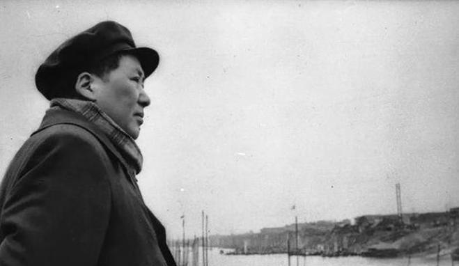 中印战争前，赫鲁晓夫和陈毅争论不休，毛主席：人不犯我我不犯人“1962年9月2