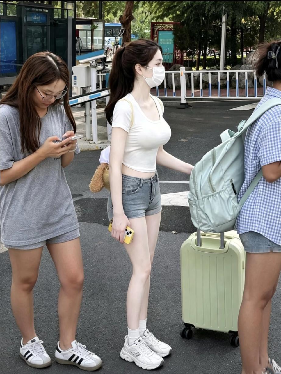 白的有点不真实，感觉和其他人不在同一个图层了[捂脸哭]