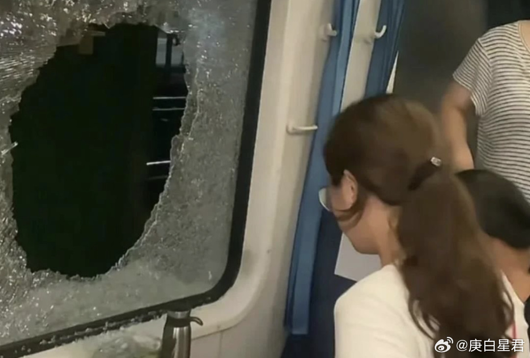 不道歉不慰问，铁路部门如此通报”砸窗事件”引众嘲铁路部门就K1373次客车停车