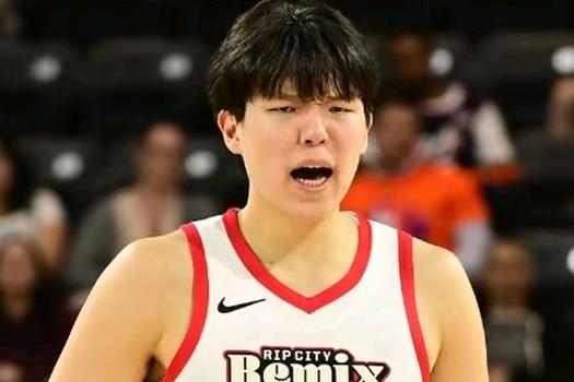 数据不会说谎：杨瀚森今晚彻底打疯了，交出G联赛生涯最强一战！虽败犹荣：杨瀚