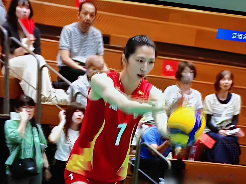 日本女排把主力全部藏起来和中国女排打啥意思？为了奥运会也太早了吧？日本女排