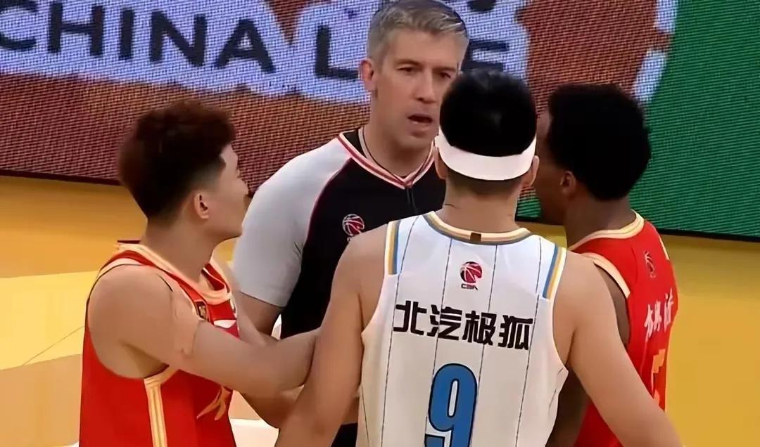 #cba#广厦崩溃了，最后一节完全崩了。最后一节被北京队耗死了，人家每次都打