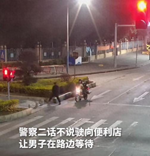 感动上人民日报了！近日广东东莞，民警正在街边巡逻，这时有位男子从街边走了过来，央