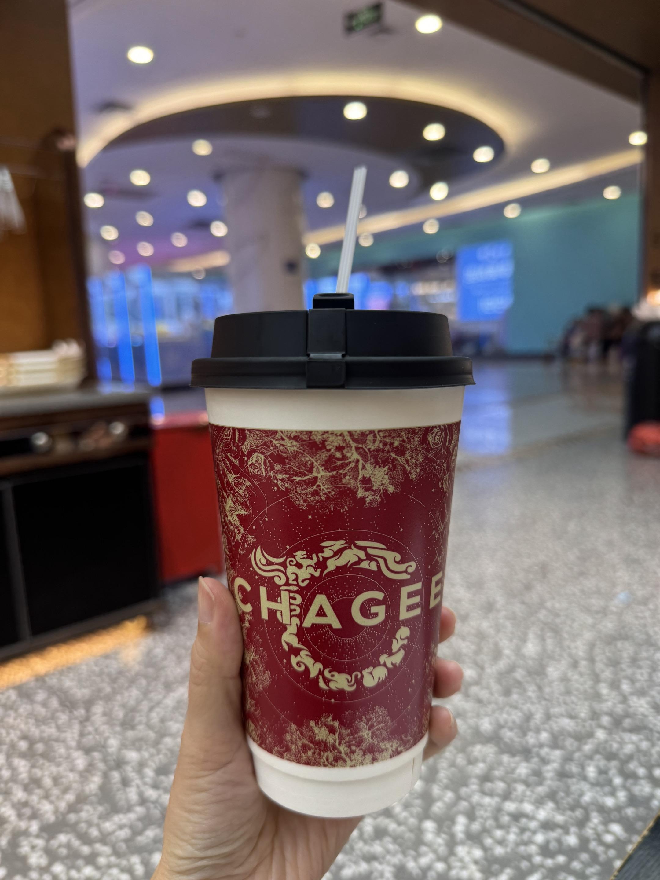 以前很穷，喝不起20一杯的奶茶，想吃一顿烧烤也是总舍不得。一天工资就1...
