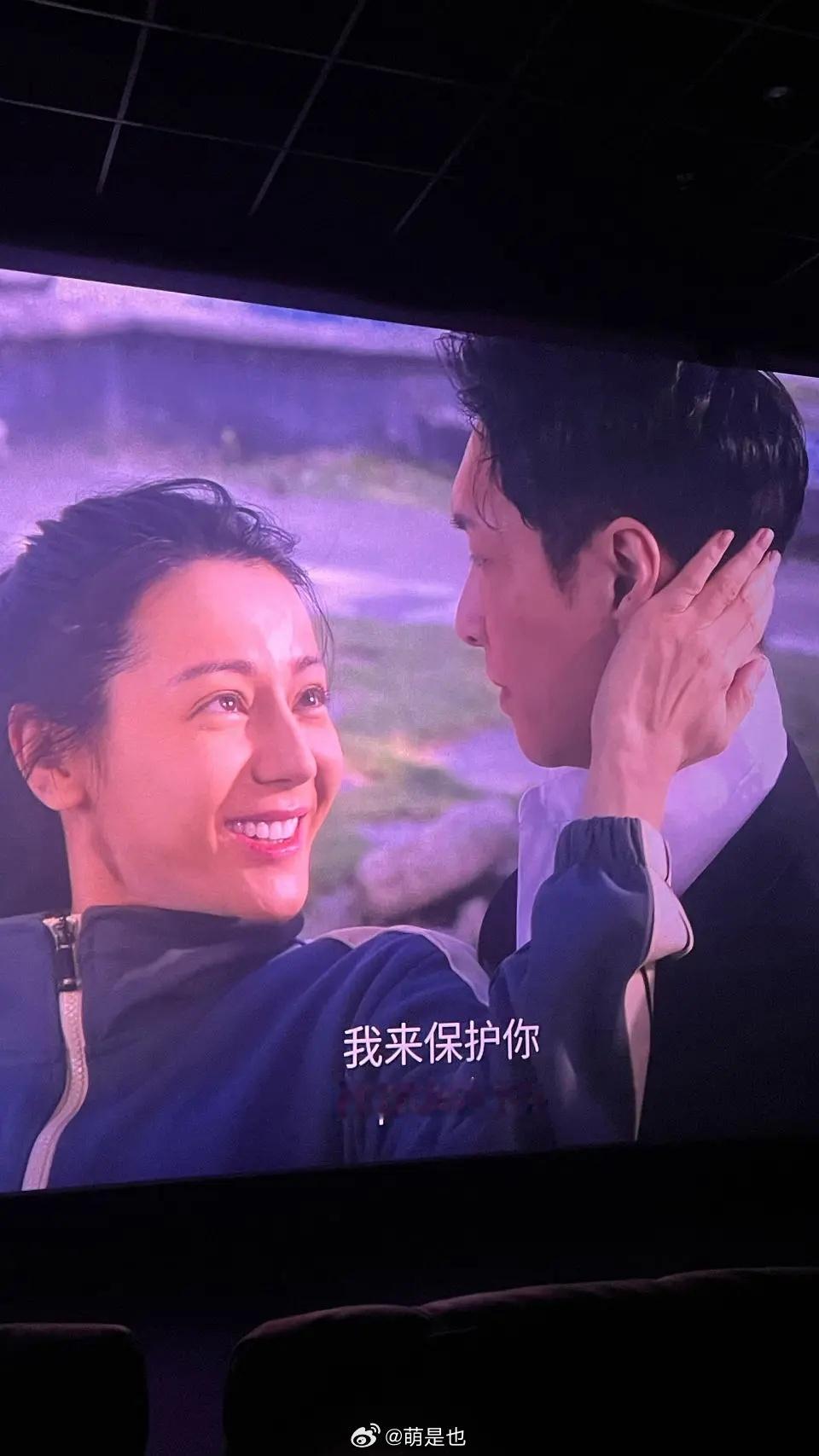 迪丽热巴在功夫女足绝美，即使做大表情一点不崩。五官立体眼睛大，换个人根本扛不住。