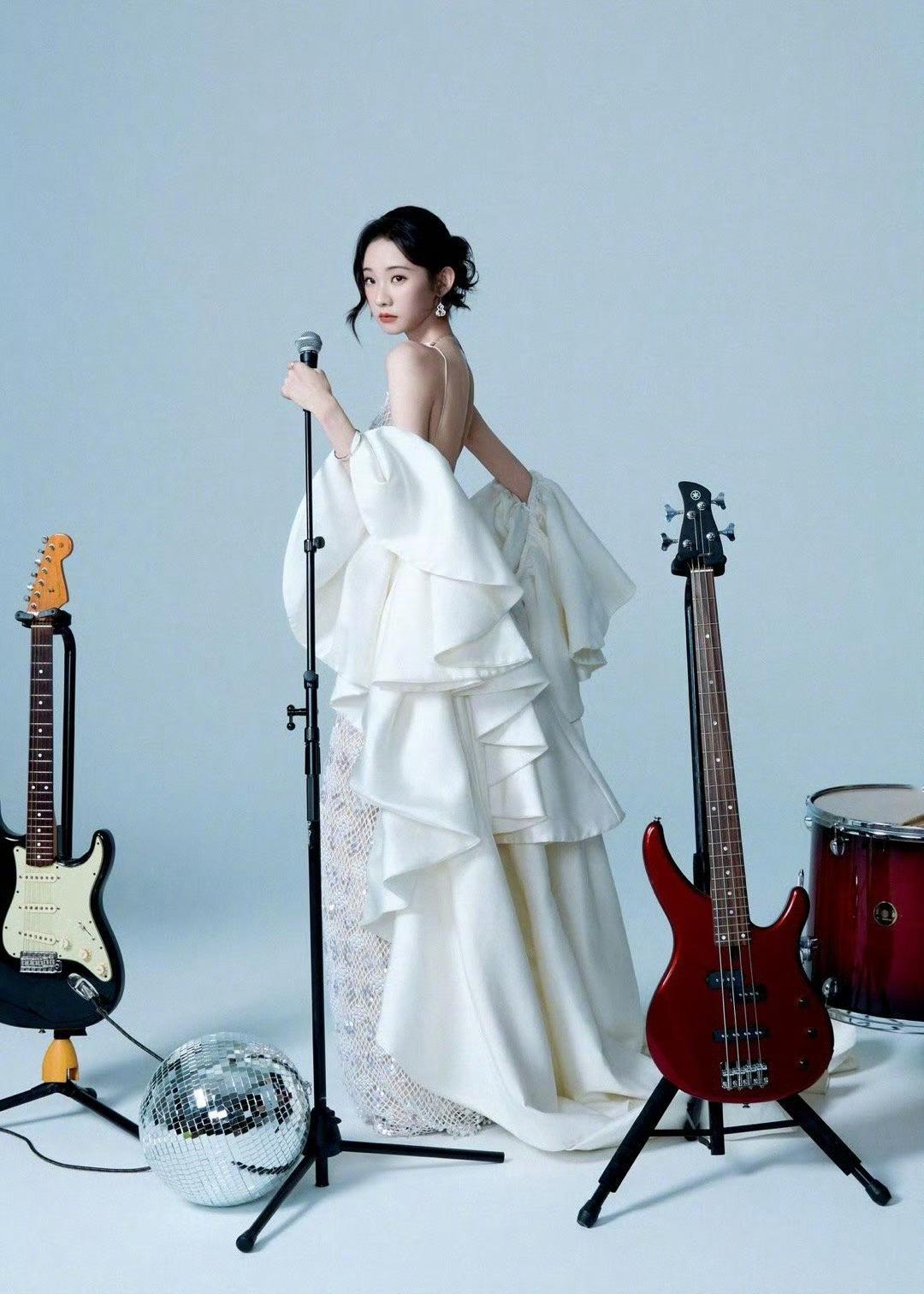 张艺凡这题审的很好张艺凡这颜值，这气质真的是太美了​​​