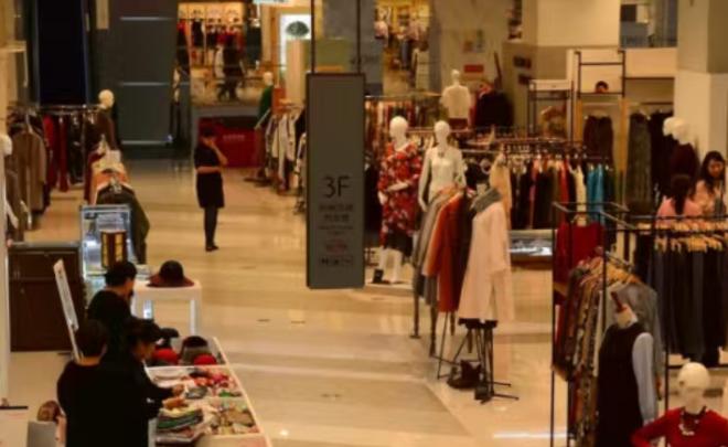 昨晚，和一位在日本的朋友聊天，他透露了两个实情，情况真的挺严峻了！第一个是，